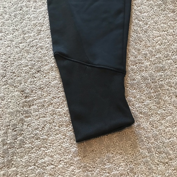 Under Armour Women’s Black Fleece Jogger Pants (Medium) - Picture 3 of 12